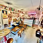 Root2 Coffee & Hostel